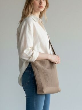 Everlane Neutral Tan Recycled Polyester Everyday Hobo Shoulder Bag